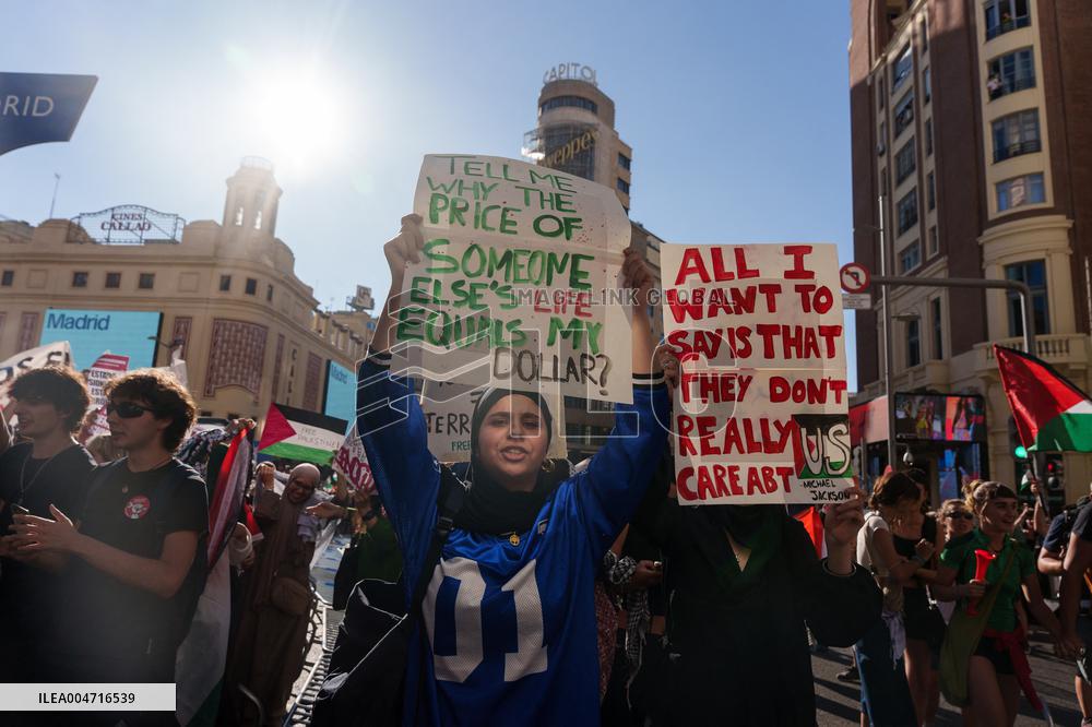 Madrid Hosts Final Stage Of The Vuelta Ciclista A España Marked By Pro-Palestinian Protests