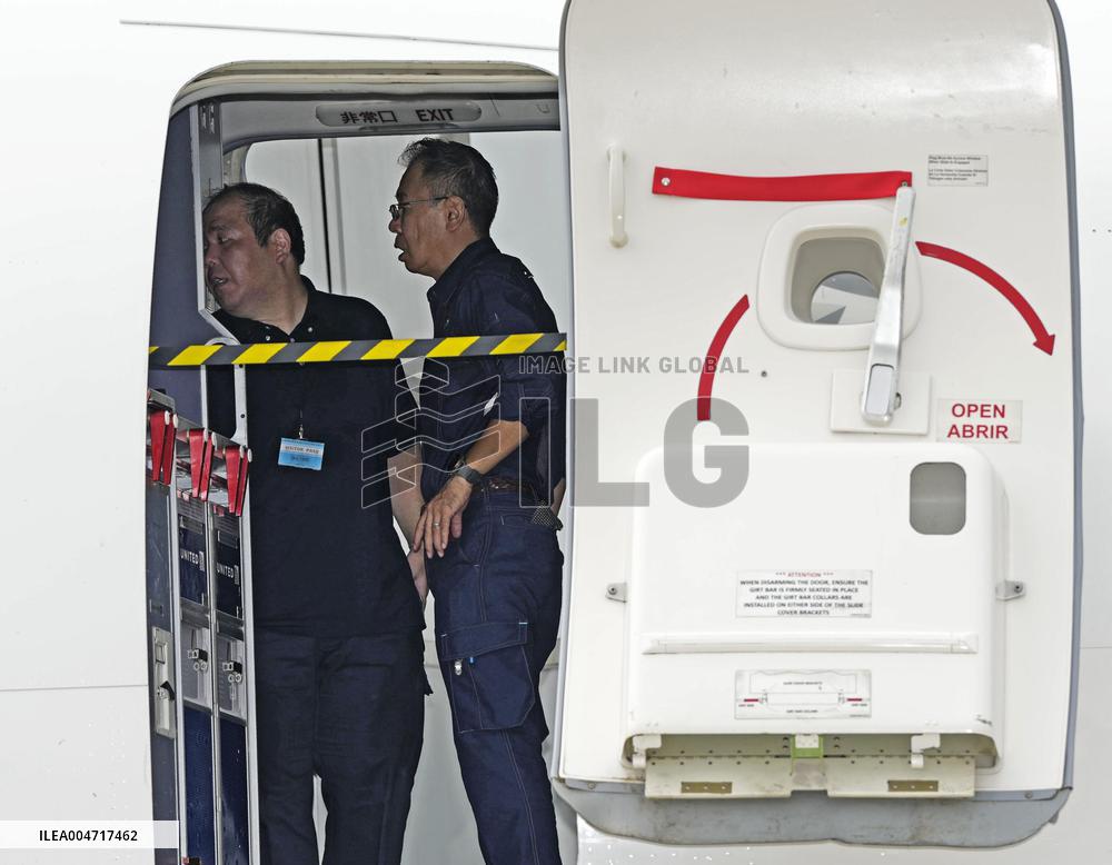 United plane after emergency landing