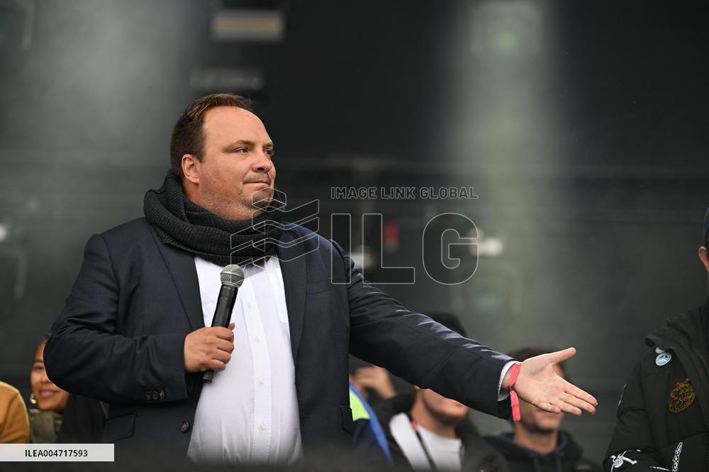 Concert At Fete de l'Humanite - Bretigny Sur Orge