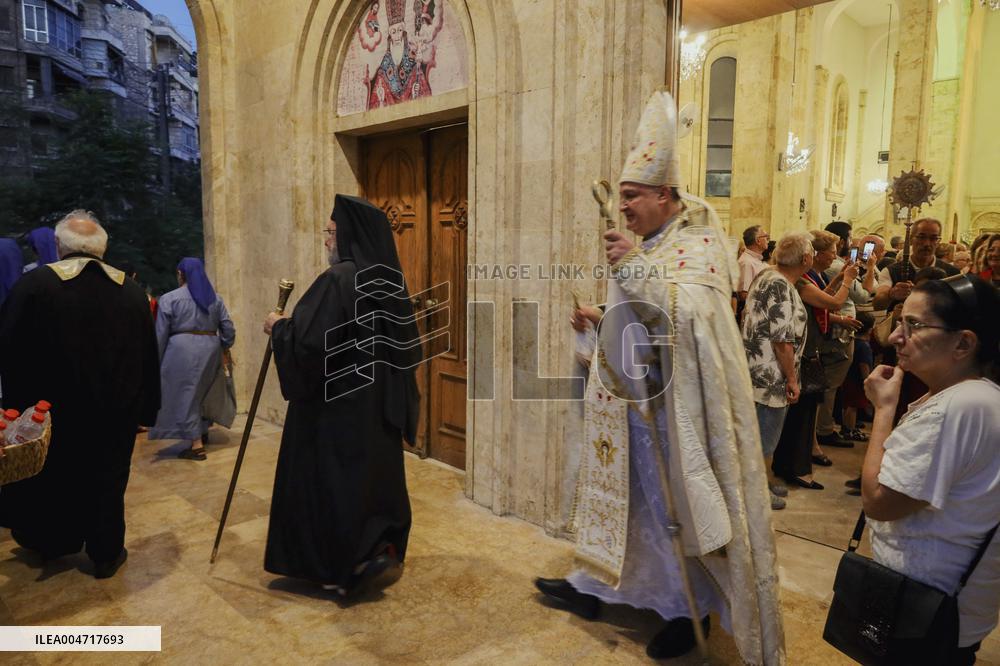 Aleppo Christians Mark Feast of the Cross