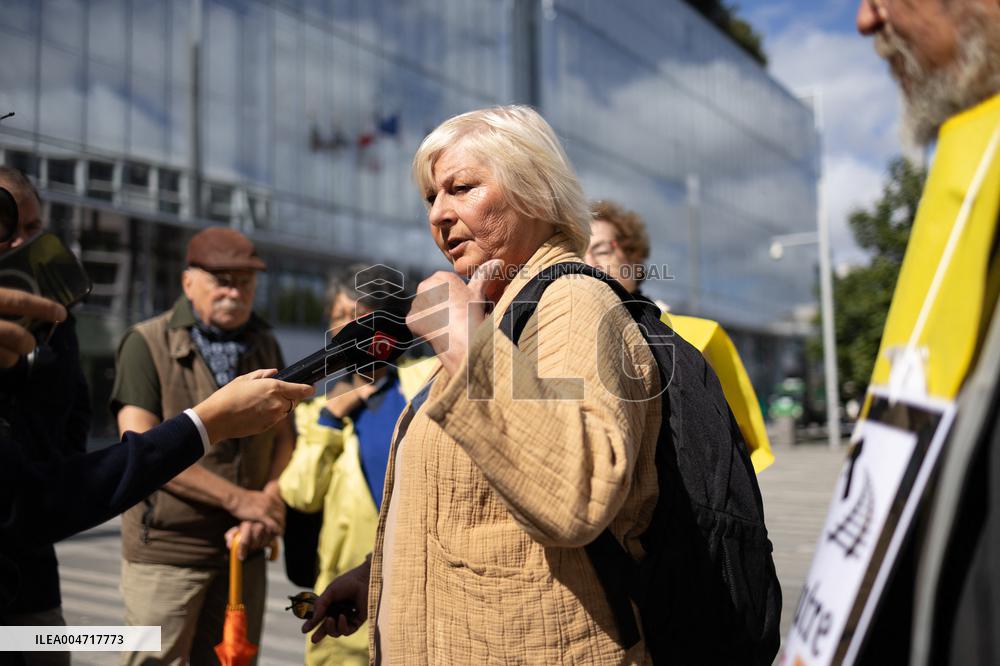 Support of 12 assisted-suicide activists at the opening of their trial - Paris