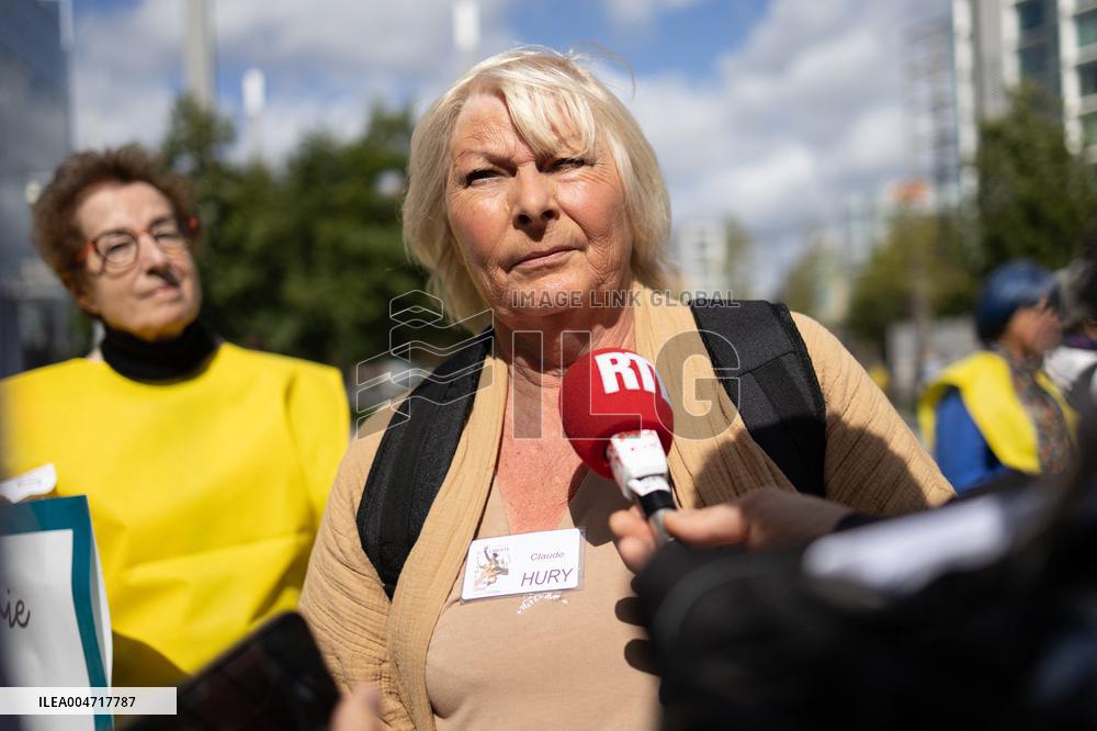 Support of 12 assisted-suicide activists at the opening of their trial - Paris