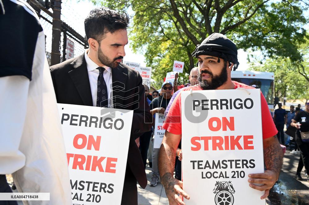 Mamdani Rallies with Striking Members of Teamsters Local 210 in Bronx, NY