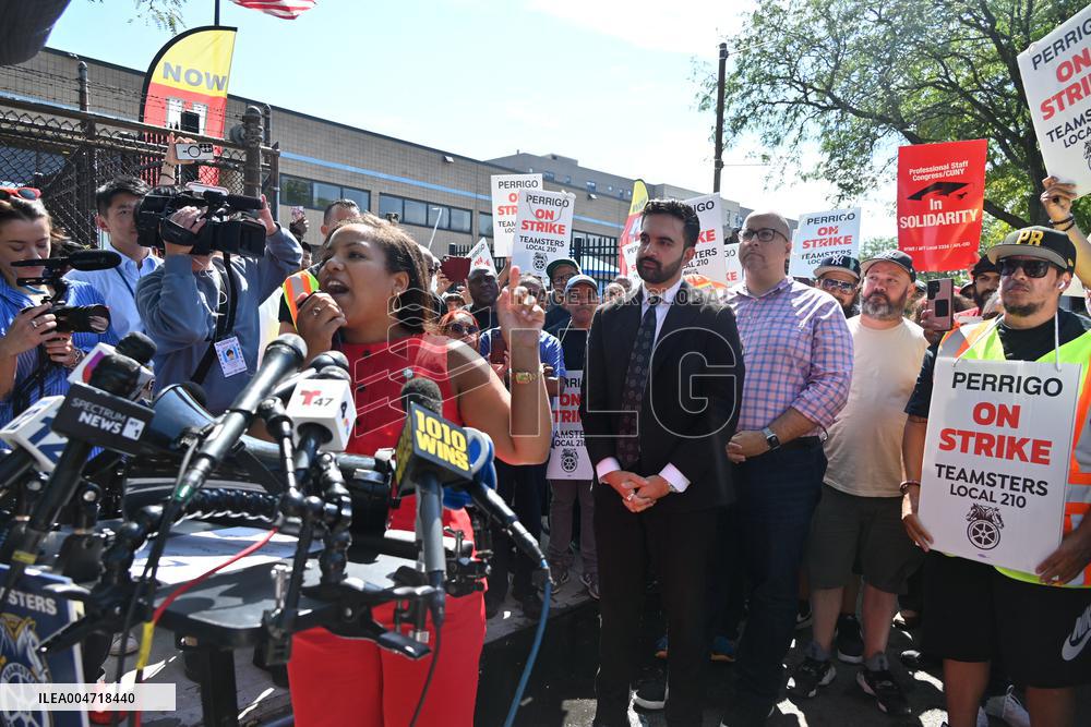 Mamdani Rallies with Striking Members of Teamsters Local 210 in Bronx, NY