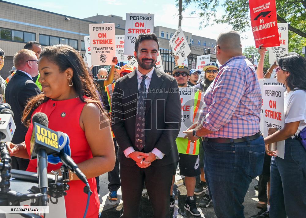 Mamdani Rallies with Striking Members of Teamsters Local 210 in Bronx, NY