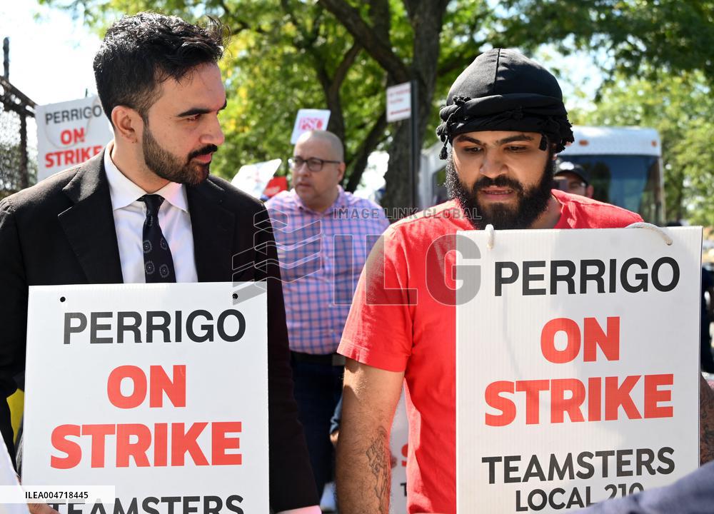 Mamdani Rallies with Striking Members of Teamsters Local 210 in Bronx, NY