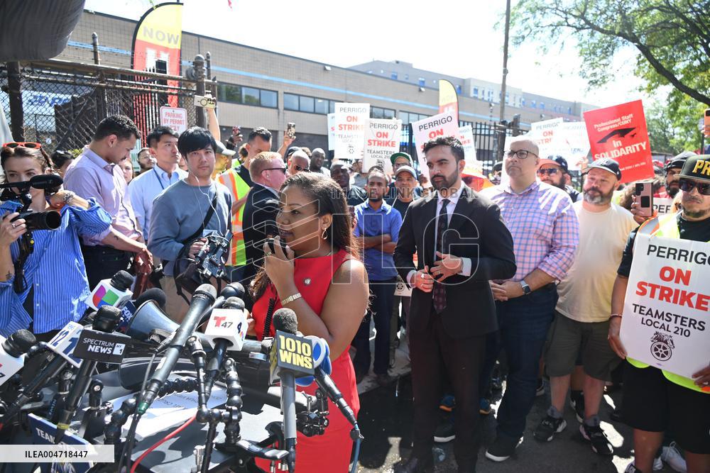 Mamdani Rallies with Striking Members of Teamsters Local 210 in Bronx, NY