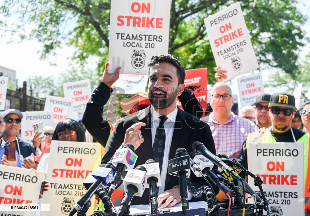 Mamdani Rallies with Striking Members of Teamsters Local 210 in Bronx, NY