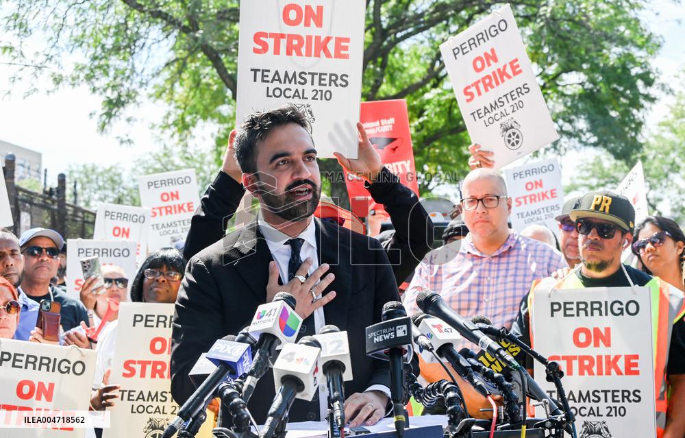 Mamdani Rallies with Striking Members of Teamsters Local 210 in Bronx, NY
