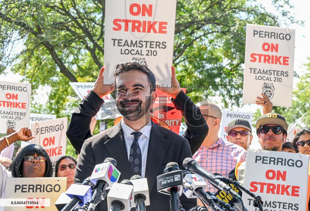 Mamdani Rallies with Striking Members of Teamsters Local 210 in Bronx, NY