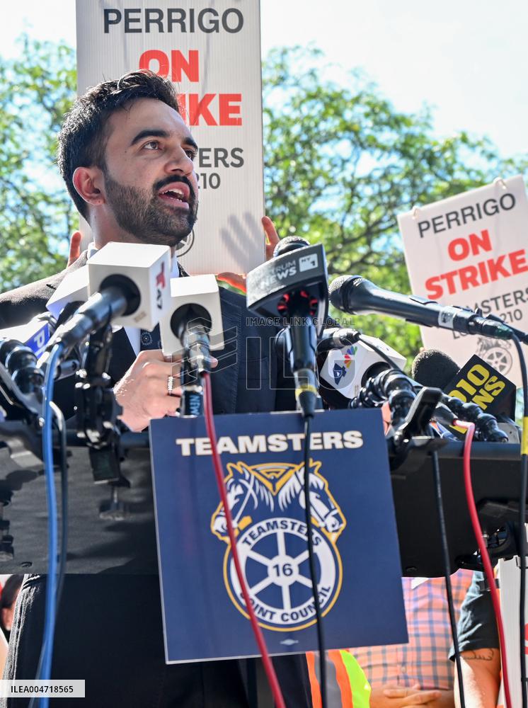 Mamdani Rallies with Striking Members of Teamsters Local 210 in Bronx, NY
