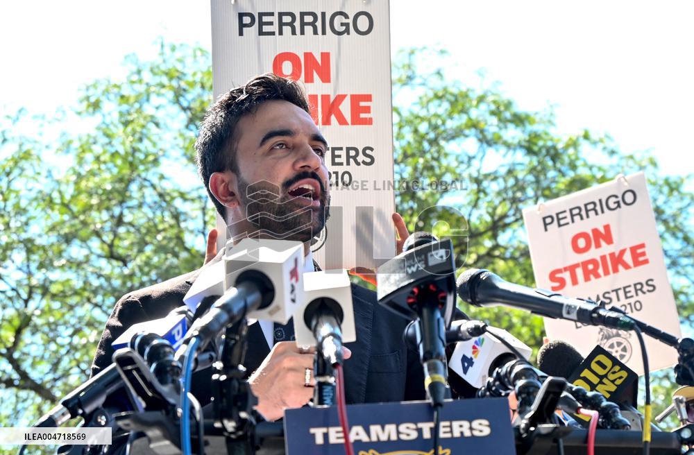 Mamdani Rallies with Striking Members of Teamsters Local 210 in Bronx, NY