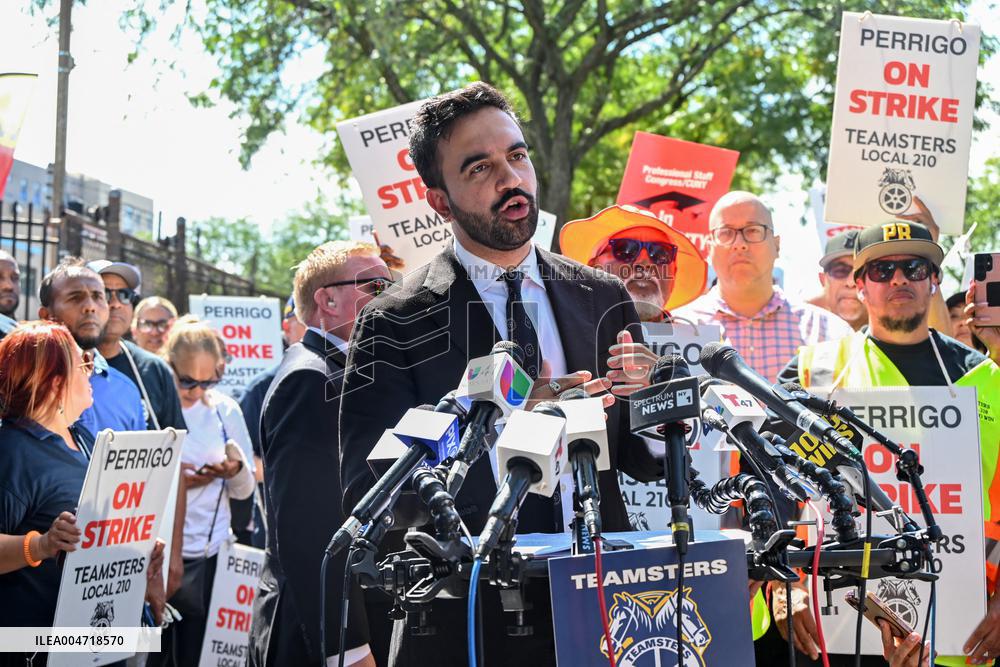 Mamdani Rallies with Striking Members of Teamsters Local 210 in Bronx, NY