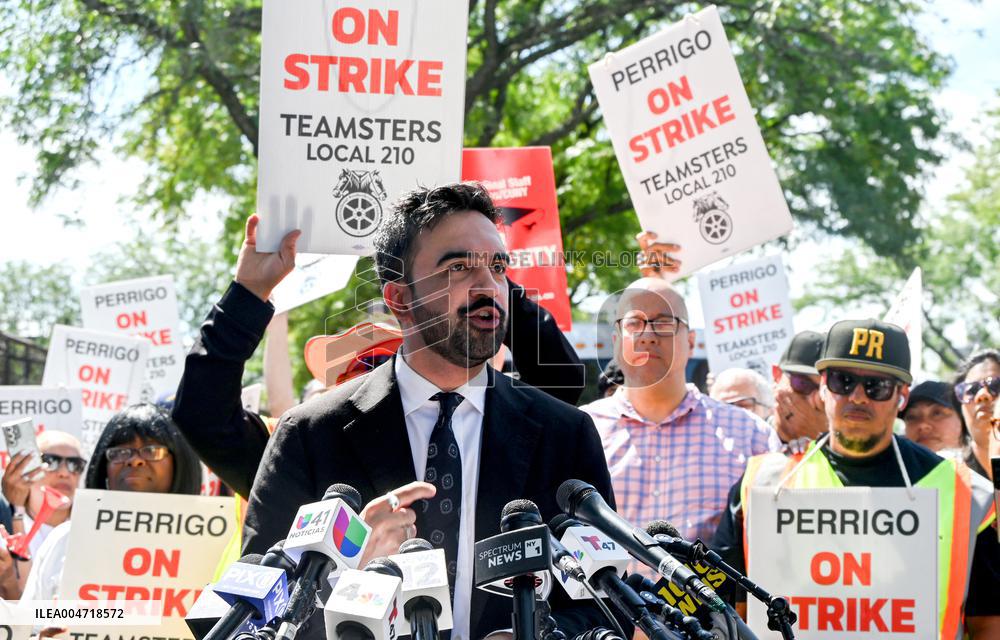 Mamdani Rallies with Striking Members of Teamsters Local 210 in Bronx, NY