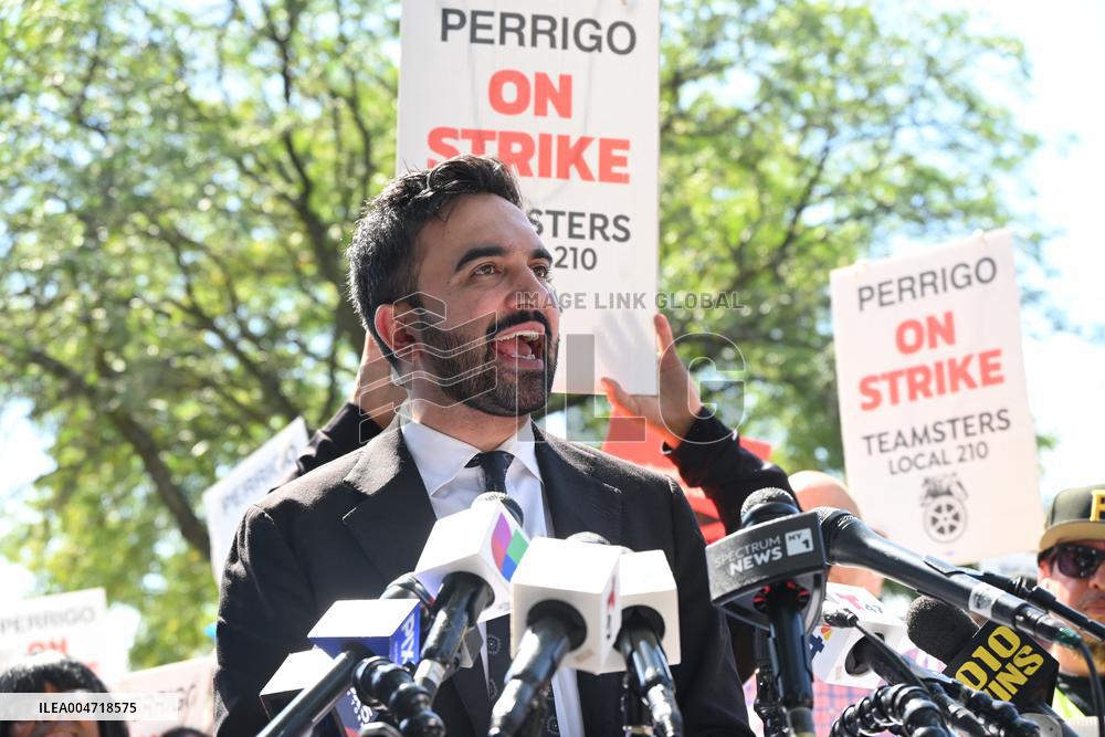 Mamdani Rallies with Striking Members of Teamsters Local 210 in Bronx, NY