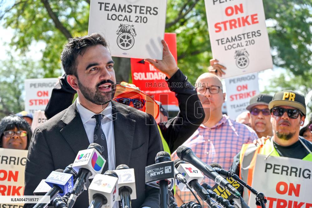 Mamdani Rallies with Striking Members of Teamsters Local 210 in Bronx, NY