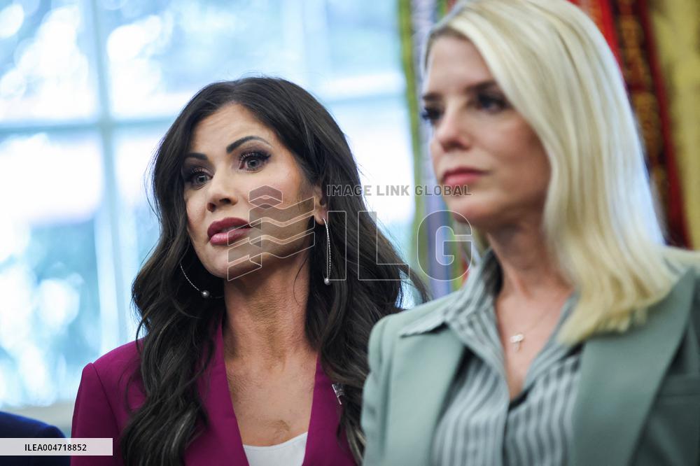 DC: President Trump Signs a Presidential Memorandum in Oval Office