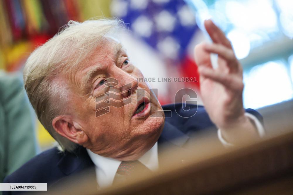 DC: President Trump Signs a Presidential Memorandum in Oval Office