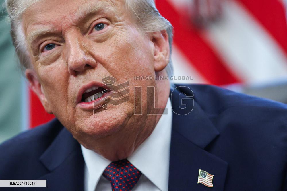 DC: President Trump Signs a Presidential Memorandum in Oval Office