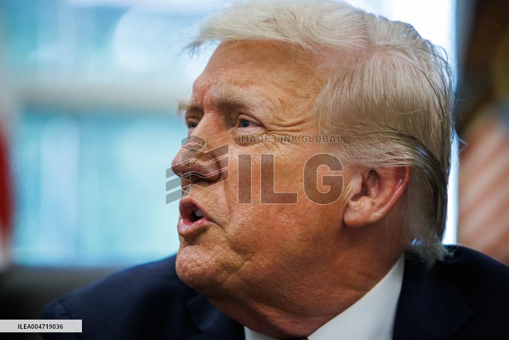 DC: President Trump Signs a Presidential Memorandum in Oval Office