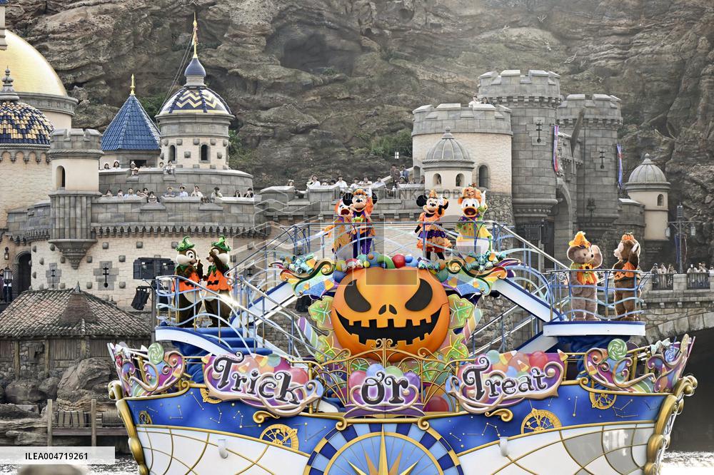 Halloween parade at Tokyo DisneySea