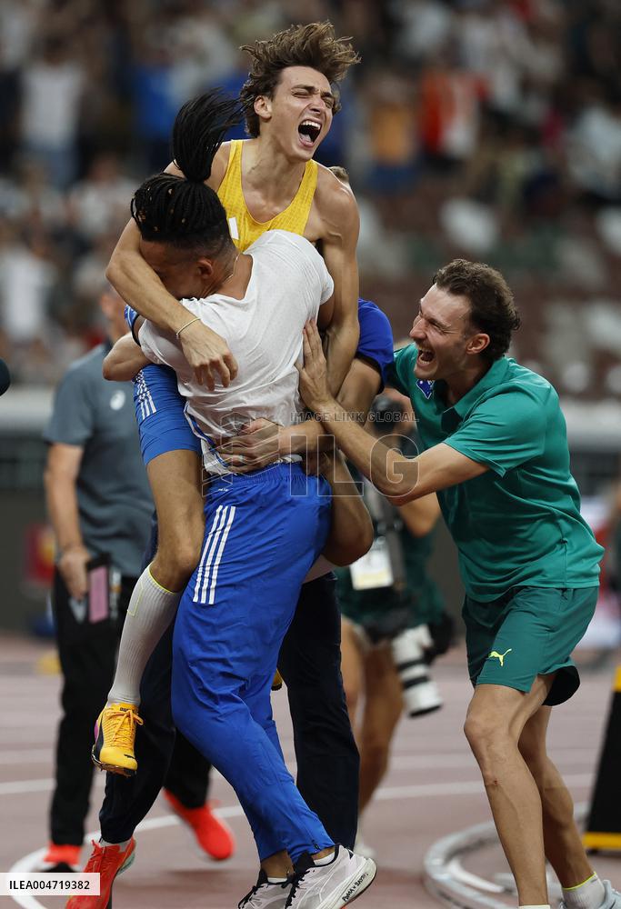 Duplantis Breaks World Pole Vault Record - Tokyo