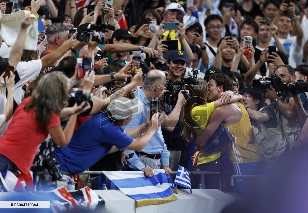 Duplantis Breaks World Pole Vault Record - Tokyo