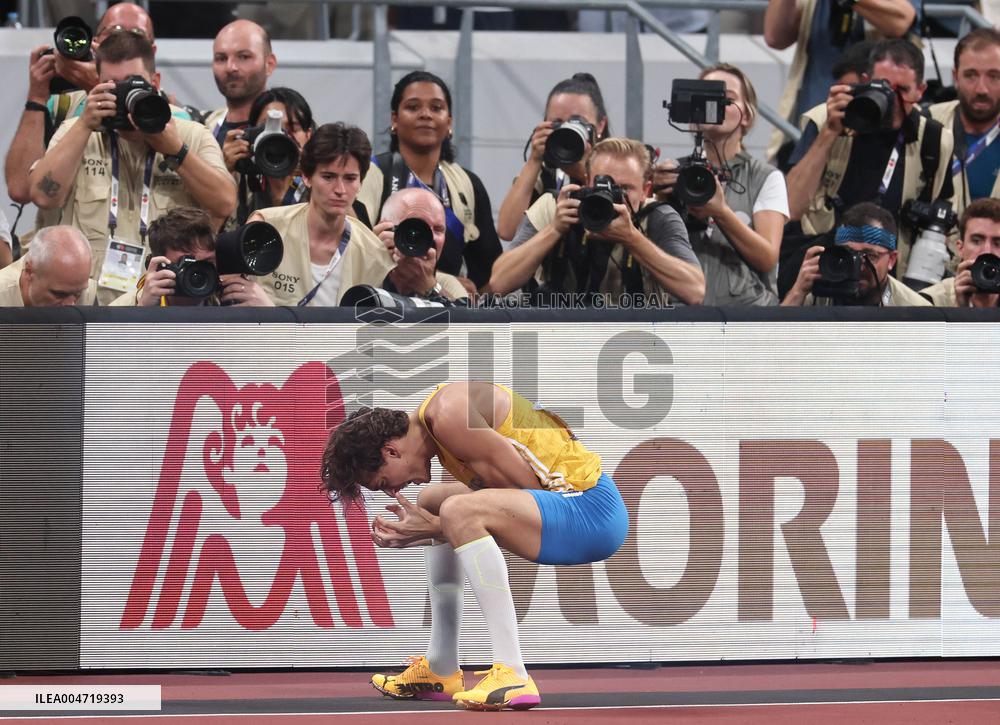 Duplantis Breaks World Pole Vault Record - Tokyo
