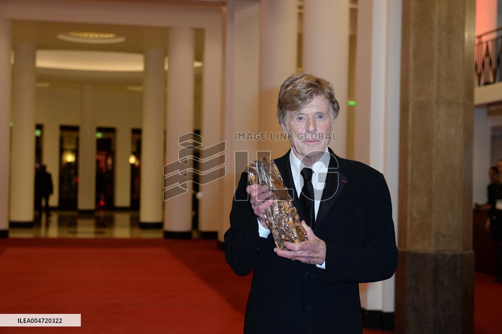 Robert Redford Dead at 89