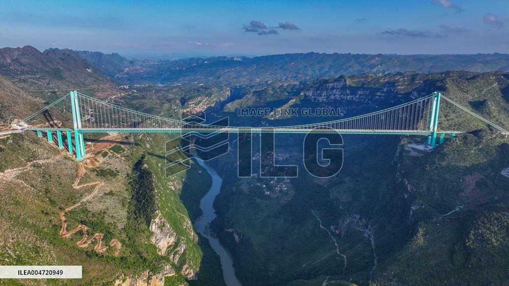 Huajiang Canyon Bridge