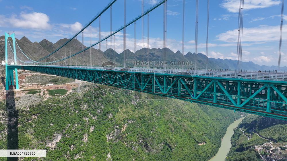 Huajiang Canyon Bridge
