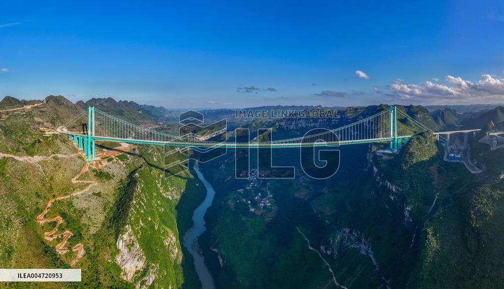 Huajiang Canyon Bridge