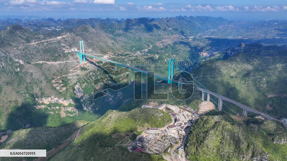 Huajiang Canyon Bridge