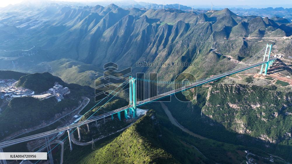 Huajiang Canyon Bridge