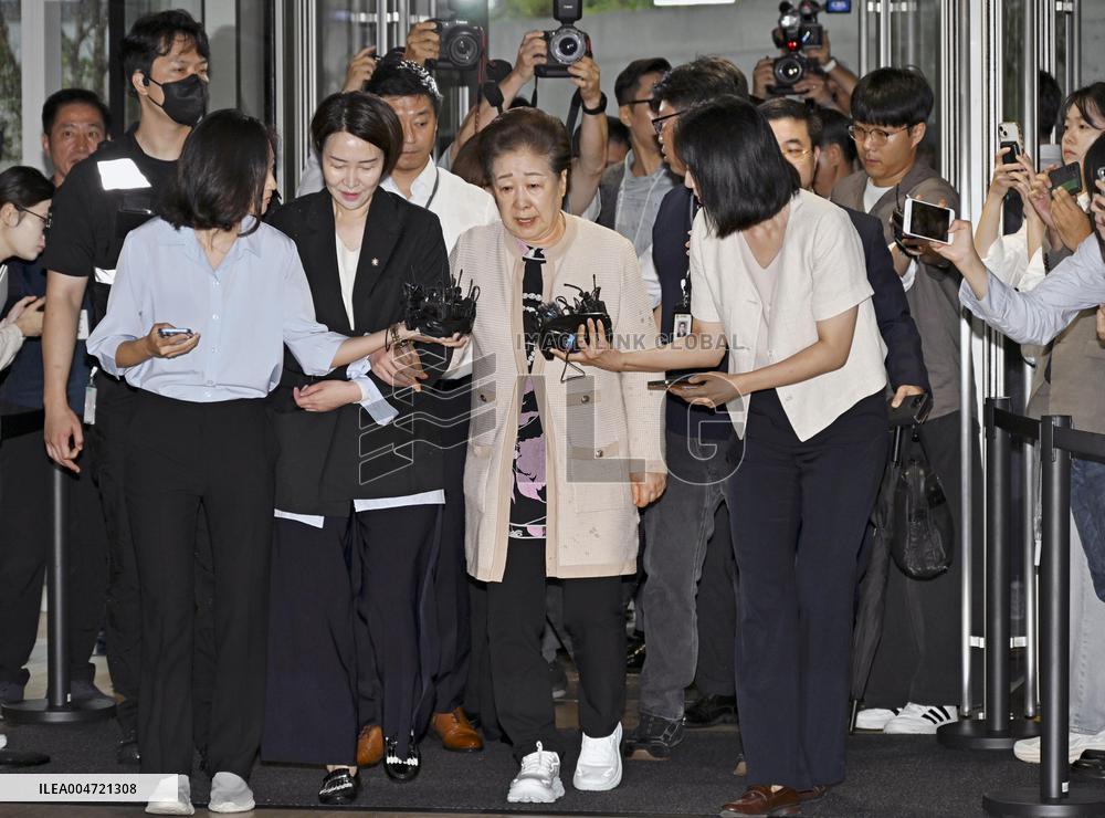 Special prosecutors call Unification Church leader for questioning