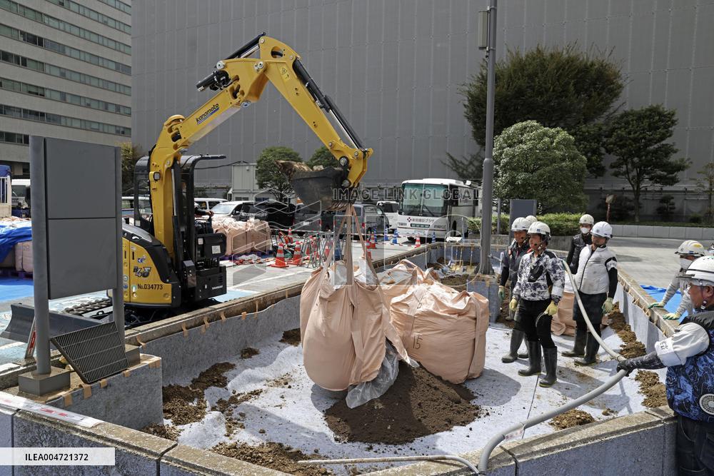 Fukushima soil used for METI flower bed