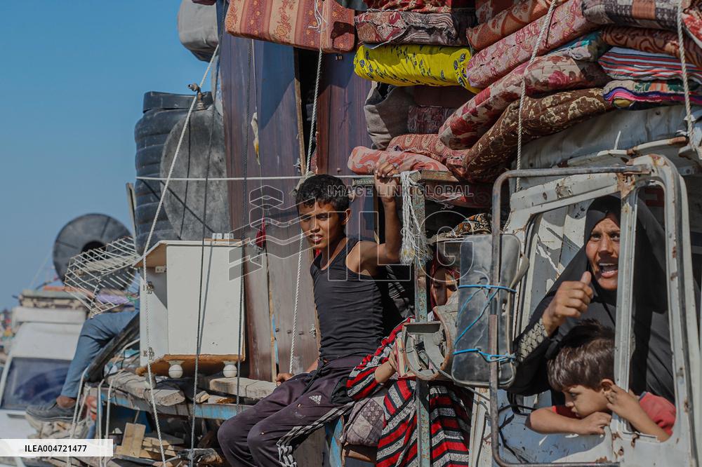 Palestinians Flee Northern Gaza after Intensified Israeli Attacks - Gaza City