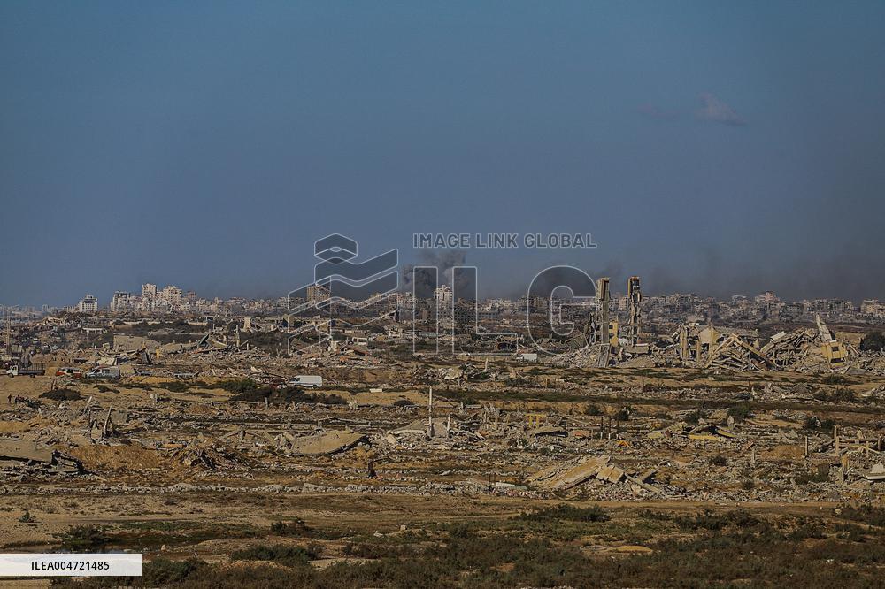 Palestinians Flee Northern Gaza after Intensified Israeli Attacks - Gaza City