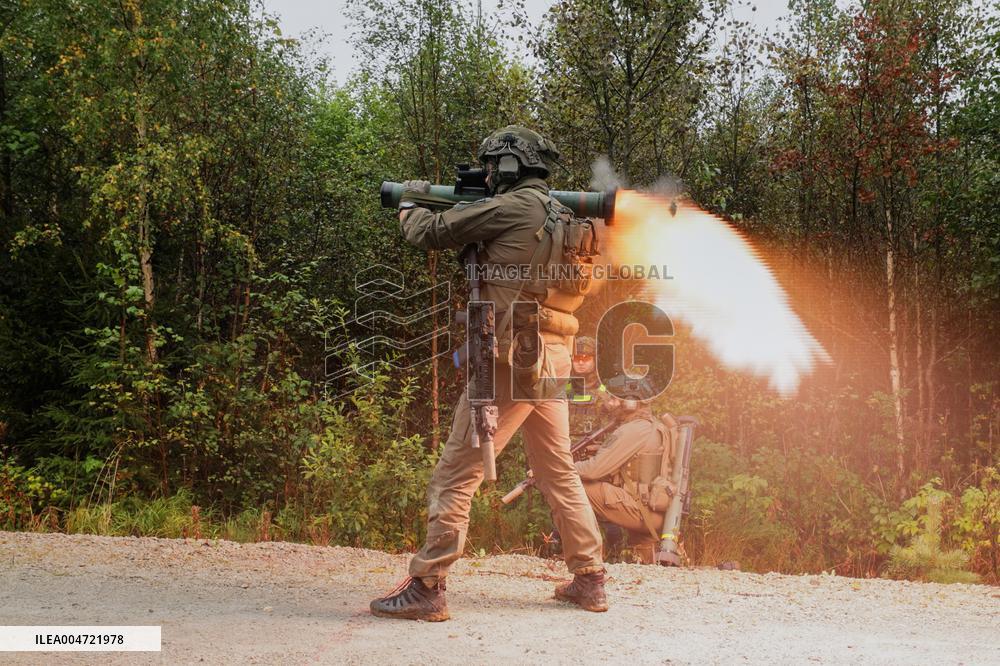 Anti-tank weapon training with Instalaza C90