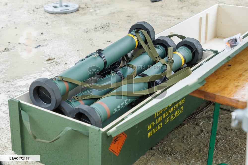 Anti-tank weapon training with Instalaza C90