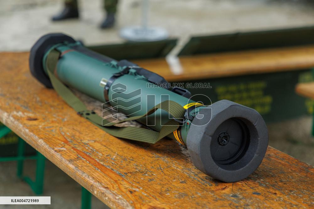 Anti-tank weapon training with Instalaza C90