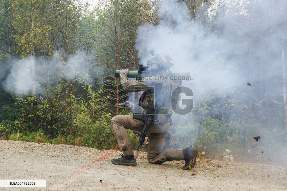 Anti-tank weapon training with Instalaza C90