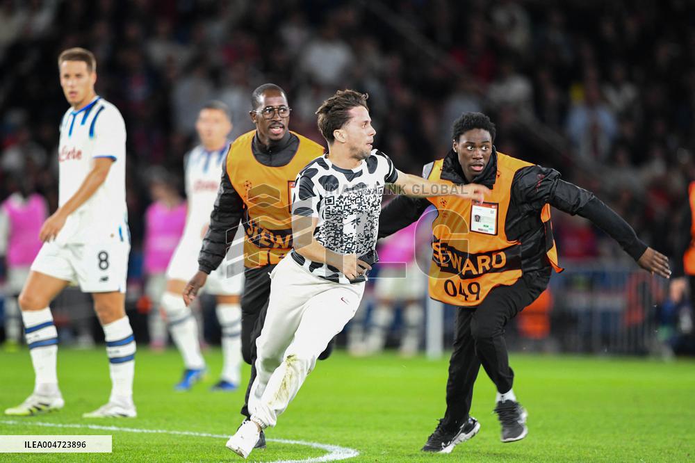 Champions League Match PSG vs Atalanta Pitch Invasion - Paris
