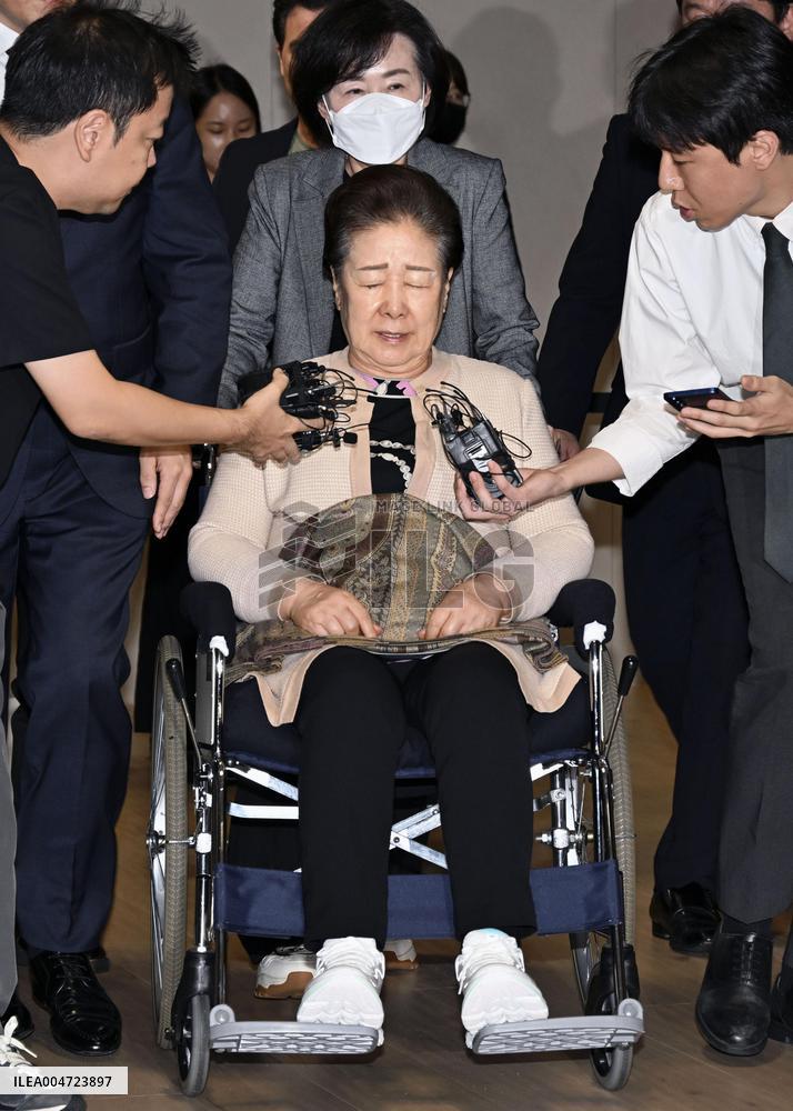 Special prosecutors call Unification Church leader for questioning