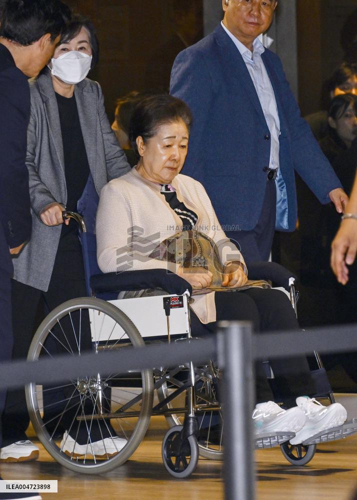 Special prosecutors call Unification Church leader for questioning