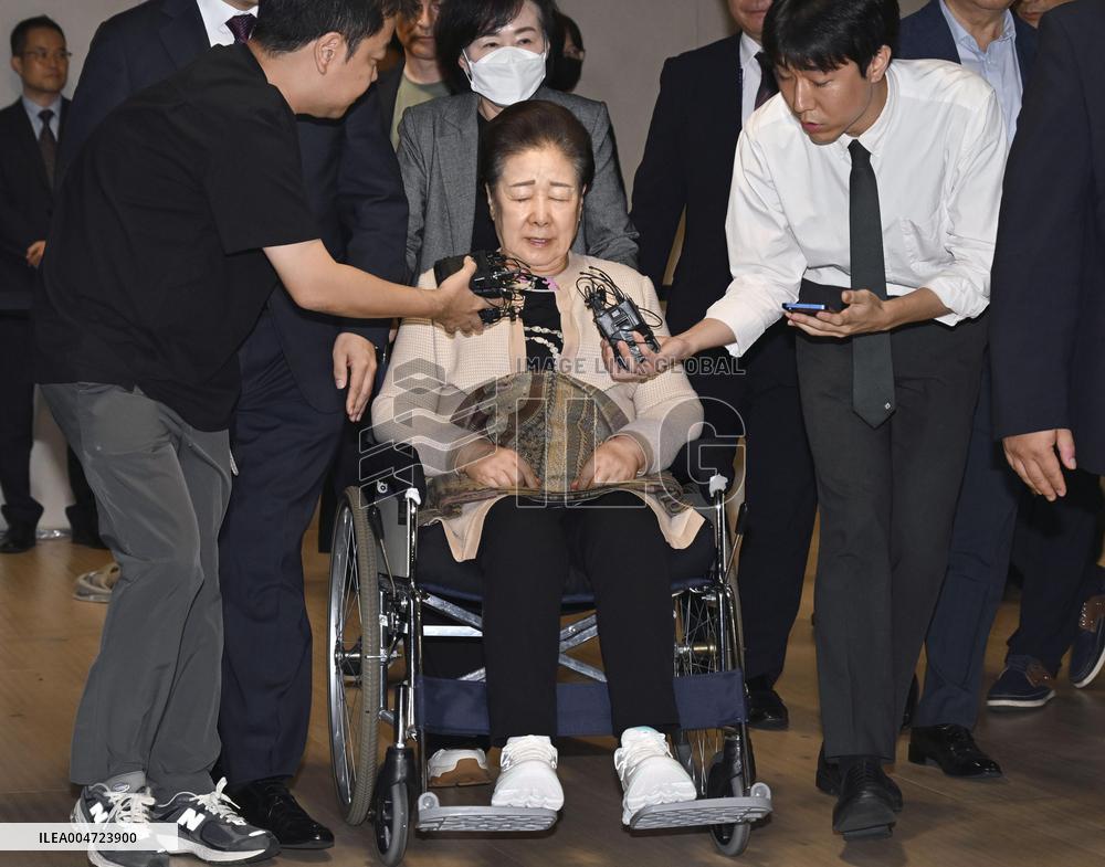 Special prosecutors call Unification Church leader for questioning