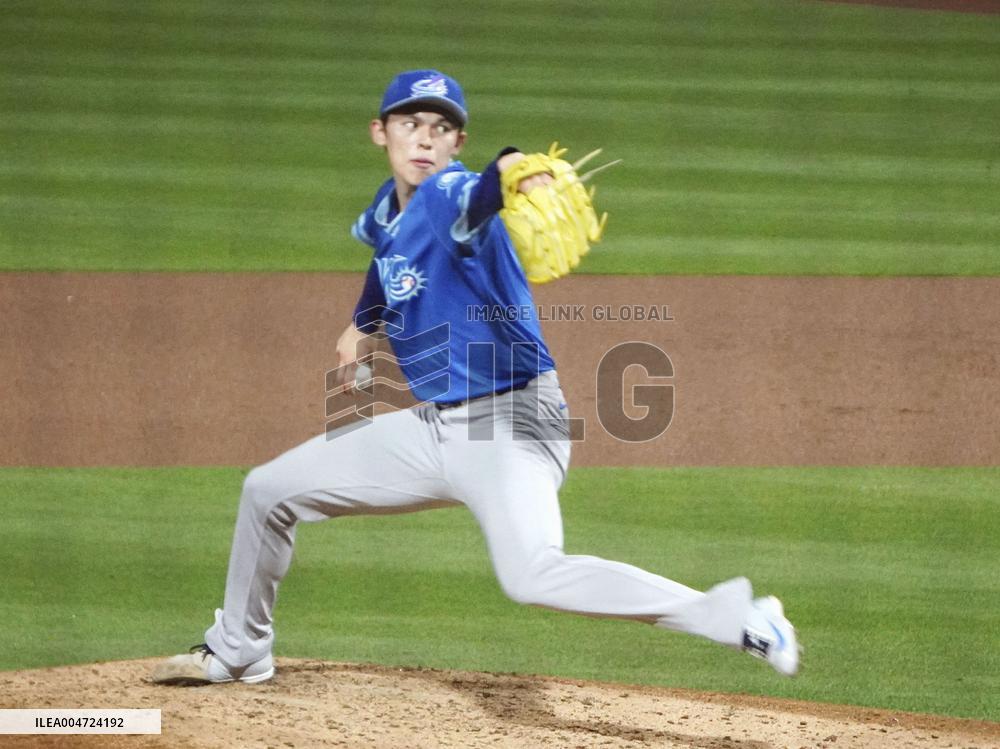 Baseball: Roki Sasaki pitches in relief