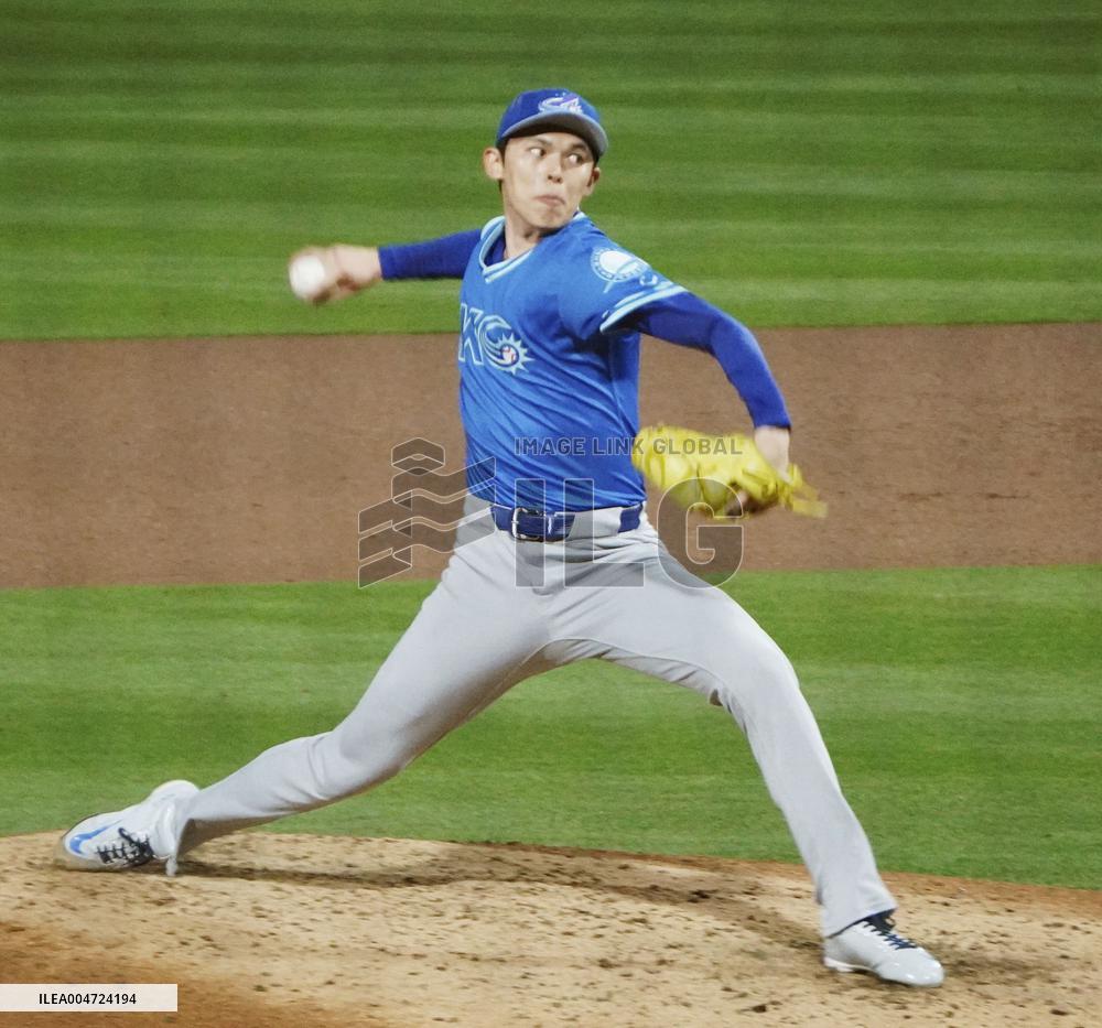 Baseball: Roki Sasaki pitches in relief