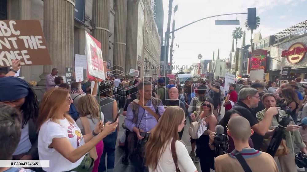 US: Protesters Gather Outside El Capitan Theatre to Support Jimmy Kimmel 2