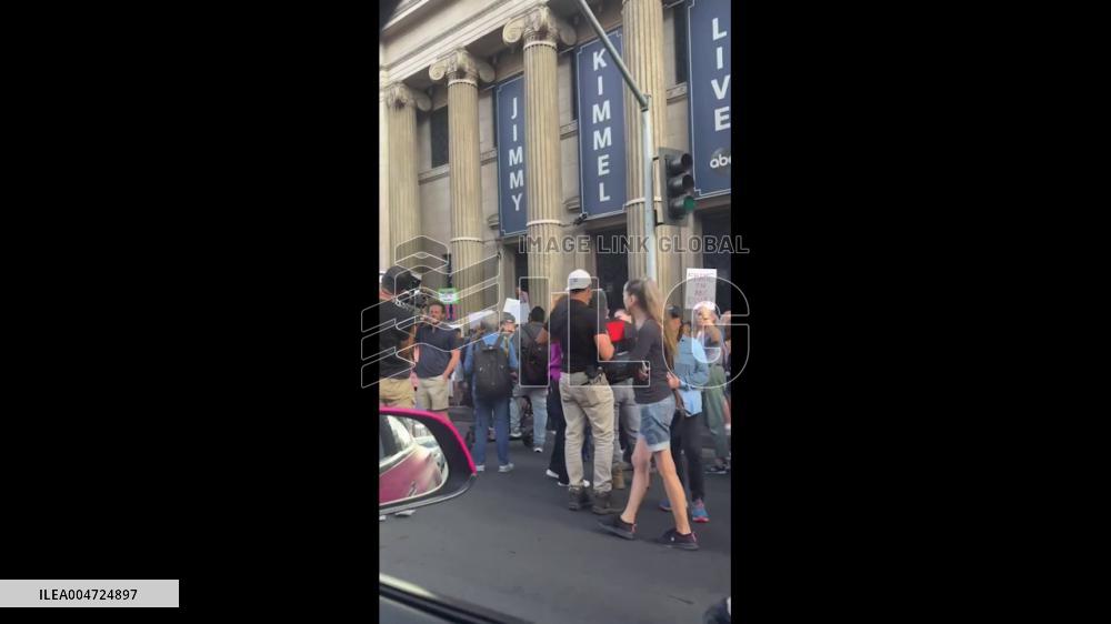 US: Protesters Gather Outside El Capitan Theatre to Support Jimmy Kimmel 3